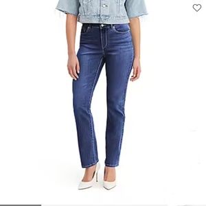 Levi’s Women’s Classic Straight Jeans
